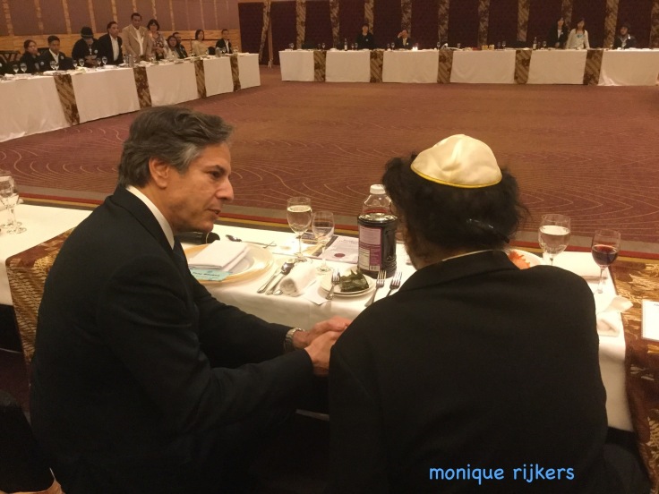 seder-pesach-in-jakarta-blinken-and-david-mussry-571b379ba123bdcc1142ad80